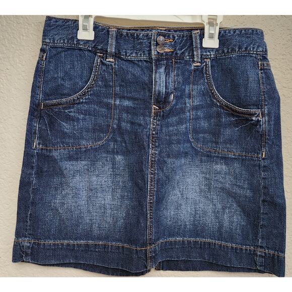 Old Navy Blue Faded Flat Front Denim Mini Skirt 4 Lightweight Soft Pockets - Picture 1 of 5